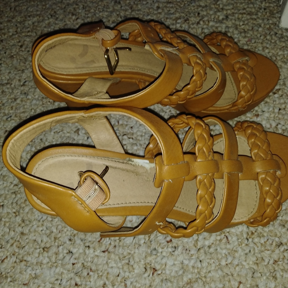Women's shoes